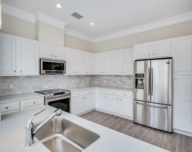 390 Newbury Place N - Photo Thumbnail 11