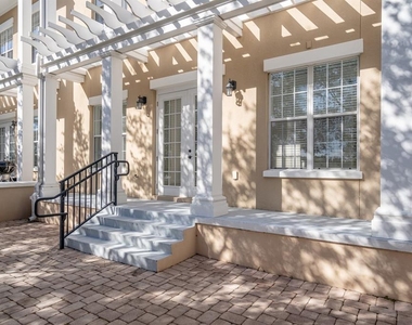 390 Newbury Place N - Photo Thumbnail 7