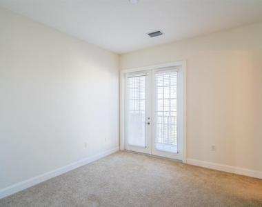 390 Newbury Place N - Photo Thumbnail 31