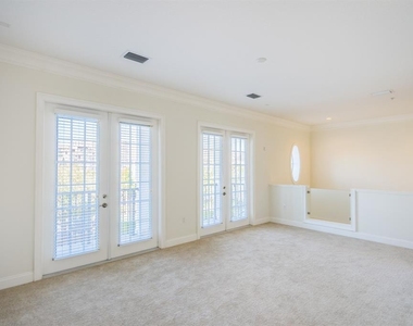 390 Newbury Place N - Photo Thumbnail 25