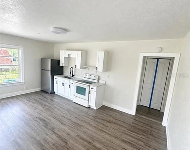 1314 W 16th Street - Photo Thumbnail 4