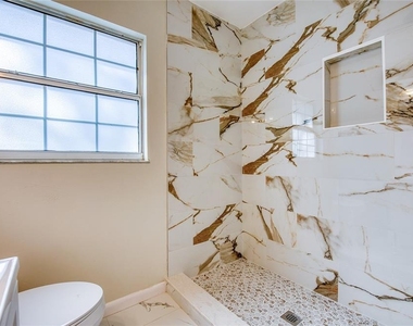 6704 Interbay Boulevard - Photo Thumbnail 5