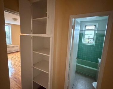 114 Street - Photo Thumbnail 2