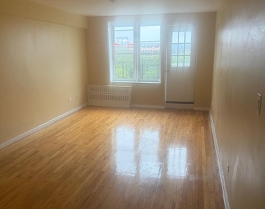 114 Street - Photo Thumbnail 3