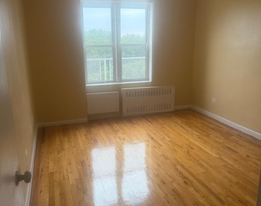 114 Street - Photo Thumbnail 4
