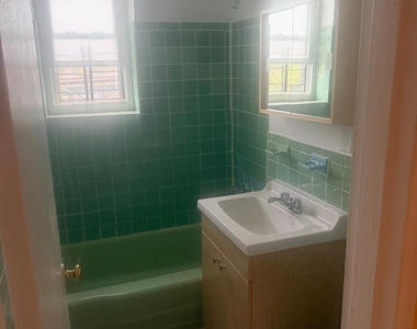 114 Street - Photo Thumbnail 1