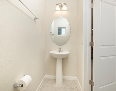 4298 Harbour Palm Drive - Photo Thumbnail 16
