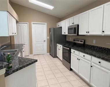 10609 Chambers Drive - Photo Thumbnail 7