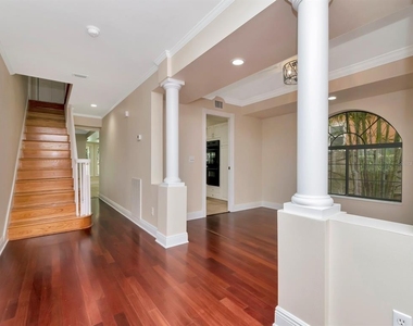 165 Baltic Circle - Photo Thumbnail 13