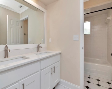 165 Baltic Circle - Photo Thumbnail 41