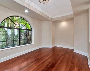 165 Baltic Circle - Photo Thumbnail 9