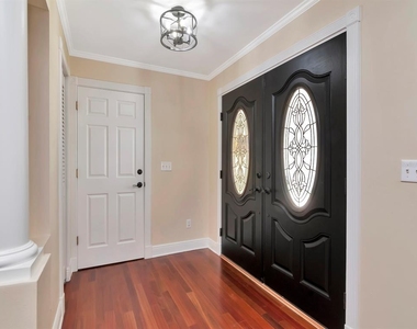 165 Baltic Circle - Photo Thumbnail 5