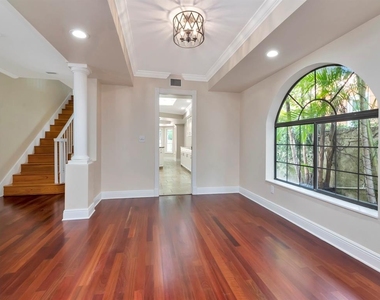165 Baltic Circle - Photo Thumbnail 11