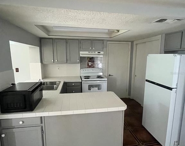 3702 Sail Drive - Photo Thumbnail 7