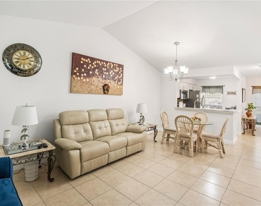 314 Knottwood Court - Photo Thumbnail 11