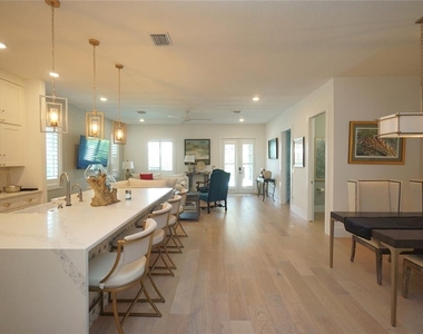 4117 W Euclid Avenue - Photo Thumbnail 6