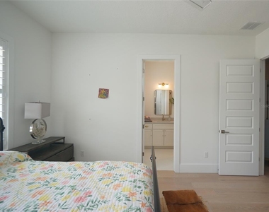 4117 W Euclid Avenue - Photo Thumbnail 16
