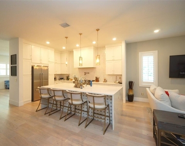 4117 W Euclid Avenue - Photo Thumbnail 4