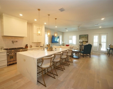 4117 W Euclid Avenue - Photo Thumbnail 5