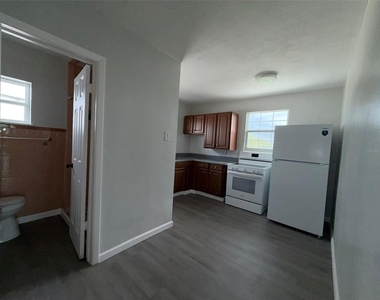 2400 25th Street N - Photo Thumbnail 7