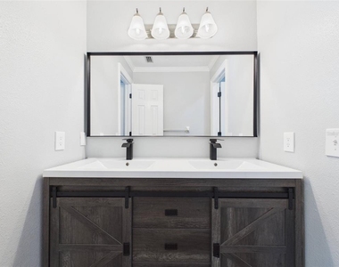 2415 W Jetton Avenue - Photo Thumbnail 24