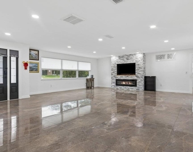 1658 Indian Rocks Road S - Photo Thumbnail 14