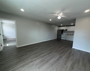 2400 25th Street N - Photo Thumbnail 4