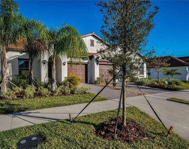 17432 Holly Well Avenue - Photo Thumbnail 3