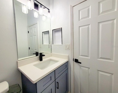 2616 E Cayuga Street - Photo Thumbnail 14