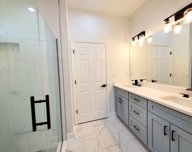 2616 E Cayuga Street - Photo Thumbnail 10