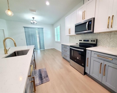2616 E Cayuga Street - Photo Thumbnail 5
