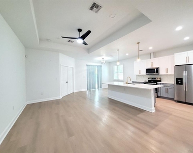 2616 E Cayuga Street - Photo Thumbnail 2