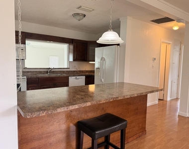 5539 7th Avenue N - Photo Thumbnail 4