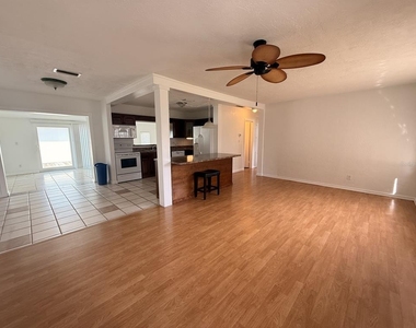 5539 7th Avenue N - Photo Thumbnail 2