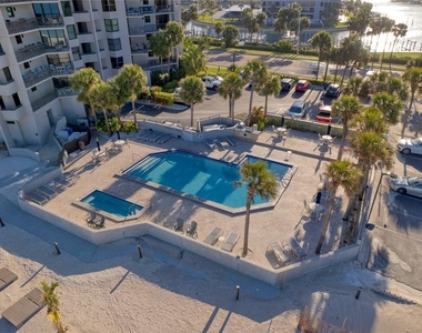 1660 Gulf Boulevard - Photo Thumbnail 17