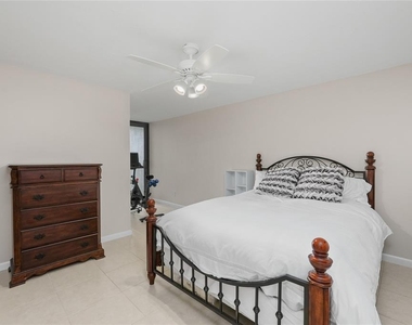 1660 Gulf Boulevard - Photo Thumbnail 5