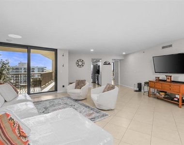 1660 Gulf Boulevard - Photo Thumbnail 35