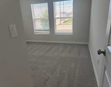 31650 Baronne St - Photo Thumbnail 6