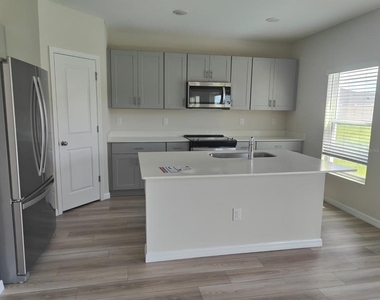 31650 Baronne St - Photo Thumbnail 2