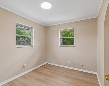 11945 Wanda Avenue - Photo Thumbnail 20