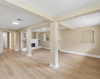 11945 Wanda Avenue - Photo Thumbnail 7