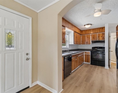 11945 Wanda Avenue - Photo Thumbnail 16