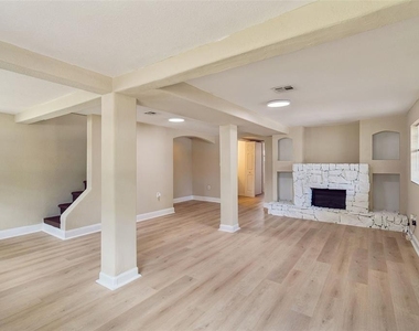 11945 Wanda Avenue - Photo Thumbnail 5