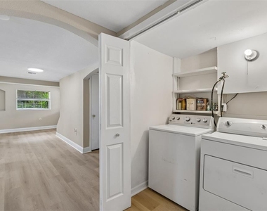 11945 Wanda Avenue - Photo Thumbnail 12