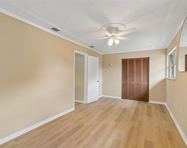 11945 Wanda Avenue - Photo Thumbnail 17