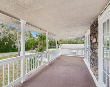 11945 Wanda Avenue - Photo Thumbnail 3