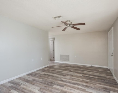 5646 Festivo Drive - Photo Thumbnail 6