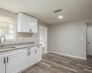 5646 Festivo Drive - Photo Thumbnail 10