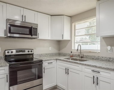 5646 Festivo Drive - Photo Thumbnail 9