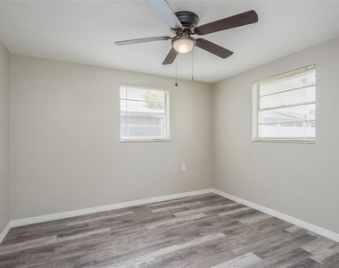 5646 Festivo Drive - Photo Thumbnail 18